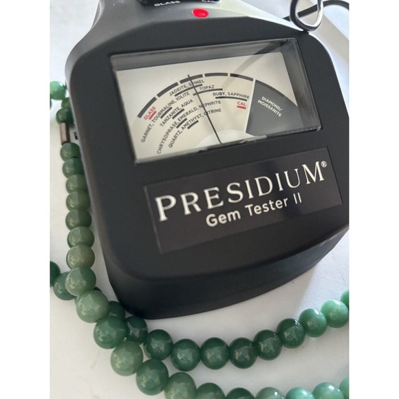 30 Inch Strand of Green Jade Jadeite Beads 10mm Sterling Barrel Clasp 101 Gram - Picture 2 of 12